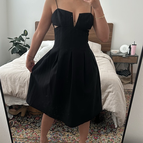 Cut out midi dress with pockets - Picture 3 of 7